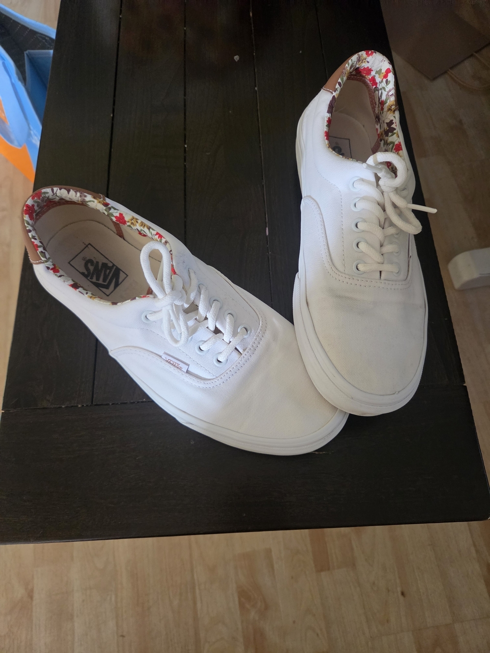 GUC Vans White SZ 11 Low-Top Sneakers with Floral Lining..
